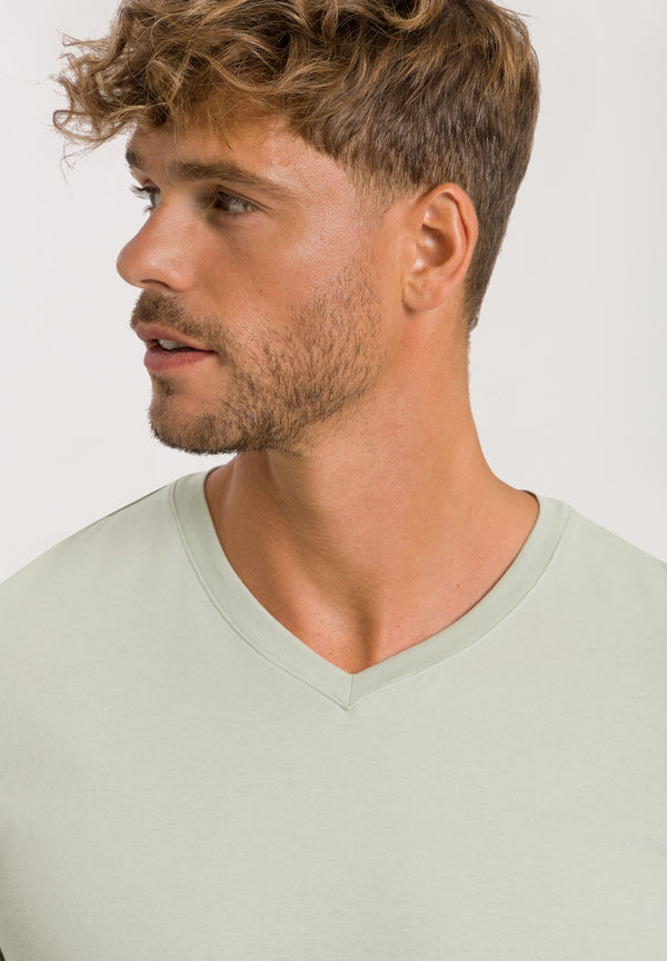 LIVING V-Shirt