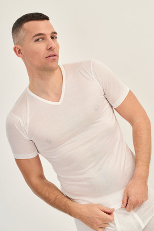 ESAU V-Shirt