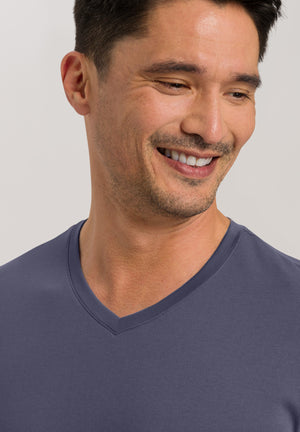 LIVING V-Shirt